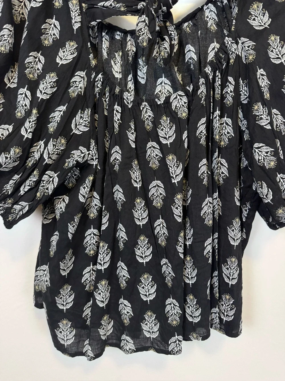 Old Navy Black Floral Puff Sleeve Tie Back Blouse Women’s XL Cottagecore